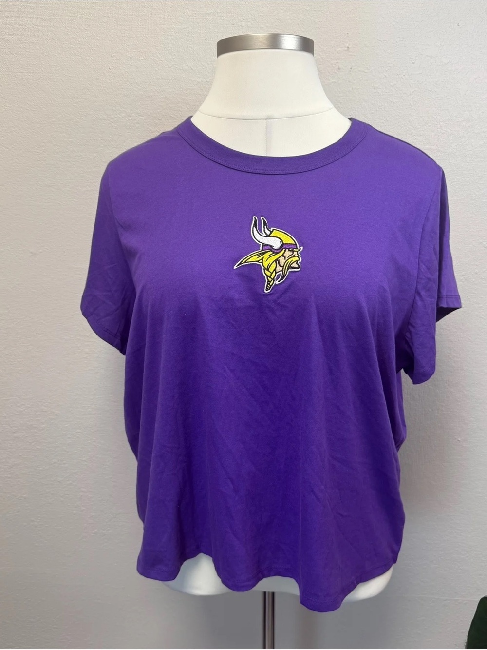 NFL Team Apparel Purple Minnesota Vikings Cropped Tee Shirt - New - Size XXXXL